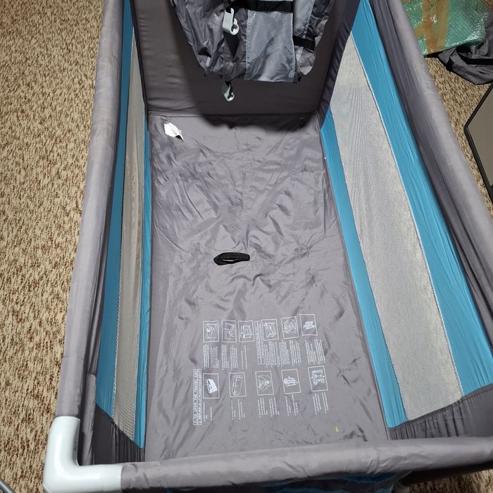 Berço de viagem novo