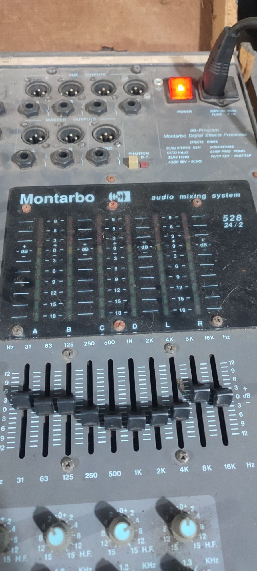 Mesa de mistura Montarbo 24 canais
