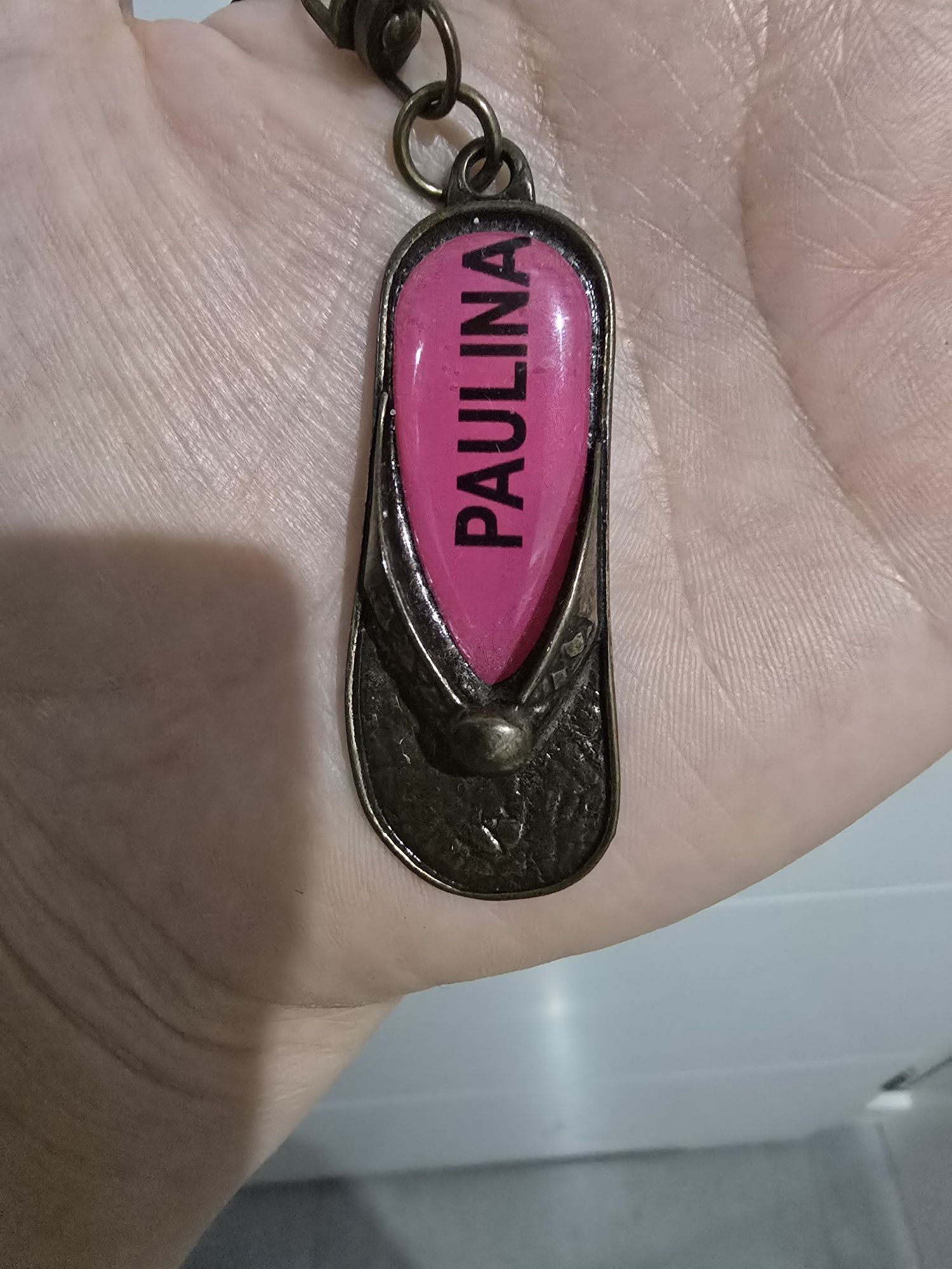 Brelok z nad morza Klapek Japonek z napisem Paulina