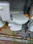 Kibelek WC  kompakt ze spłuczką , odpływ  uniwersalny lub stropowy .