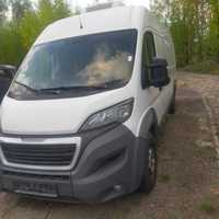 Peugeot Boxer z niesprawnym silnikiem