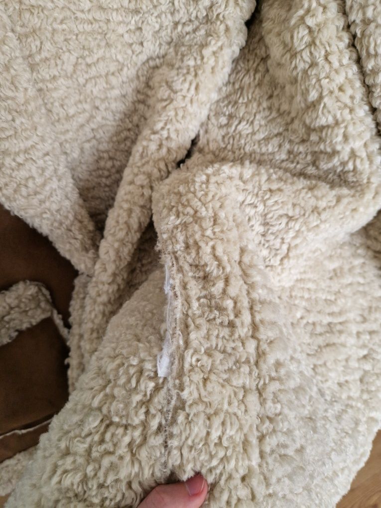 Futrzany płaszcz baranek kożuch kożuszek beżowy brązowy camel Zara