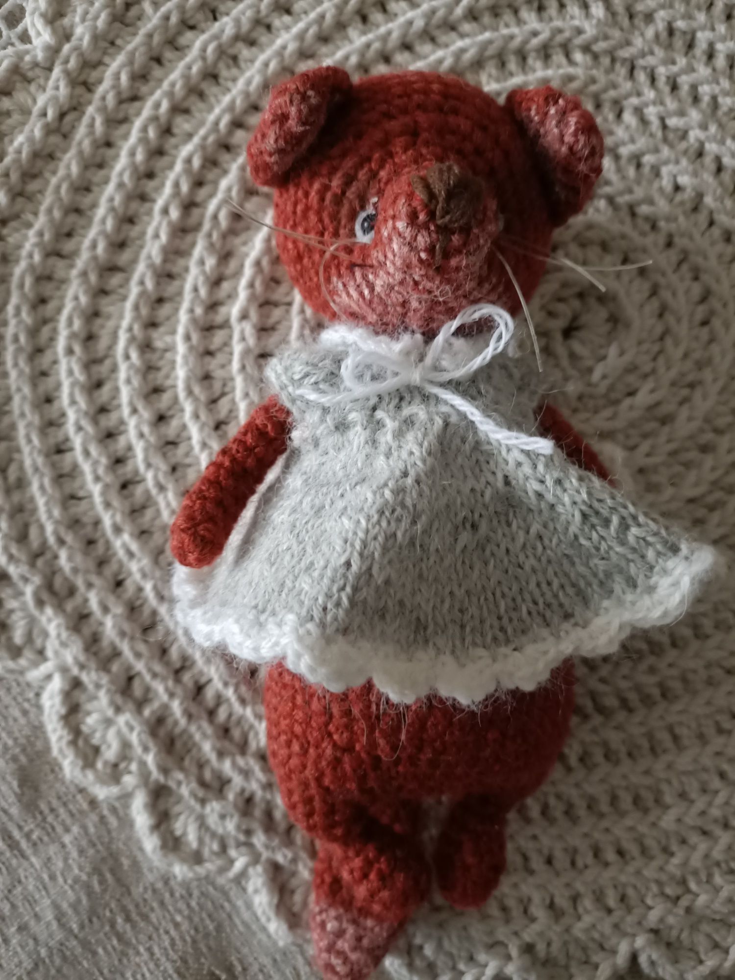 Śliczna lisiczka w sukience amigurumi