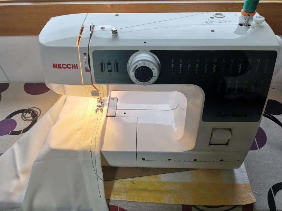 Máquina de costura Necchi