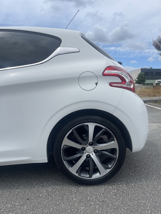 Peugeot 208 1.6D Feline