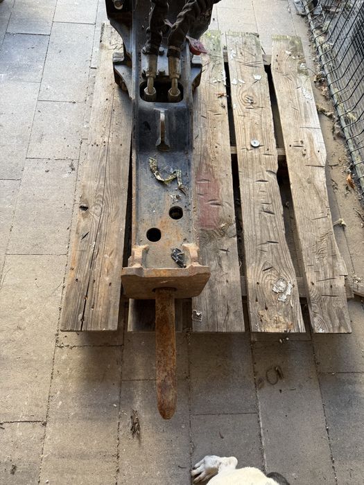 Młot do minikoparki  cat b2 hydraulic hamer
