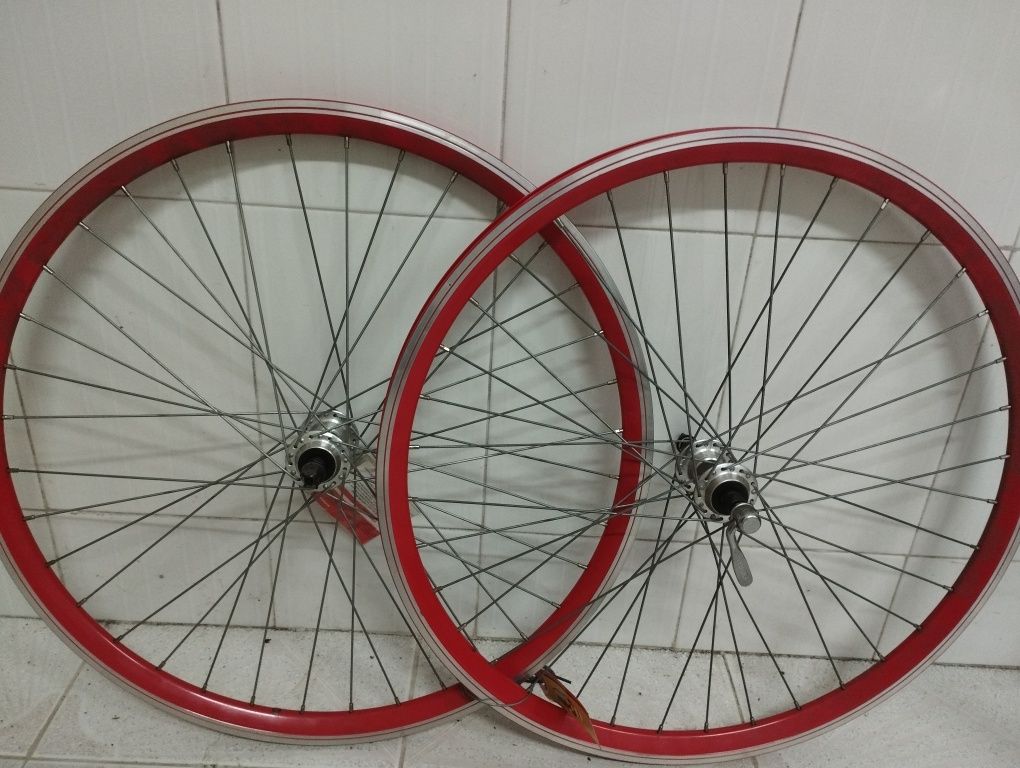 Rodas de bicicleta novas