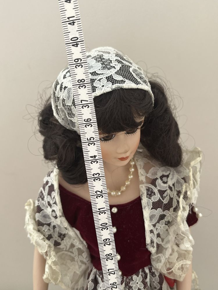 Piekna lalka porcelanowa
