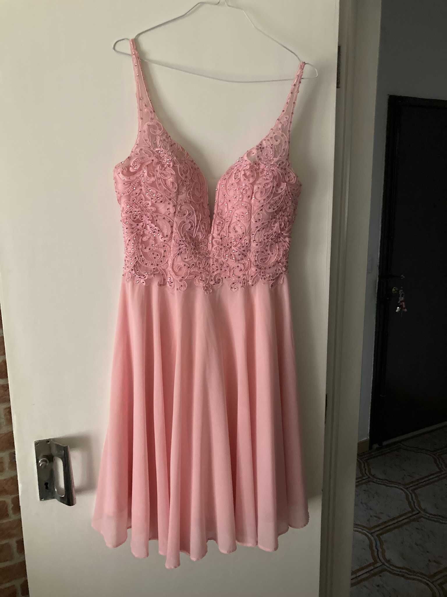 Sem vestido para levar a um casamento? Aqui está ele!