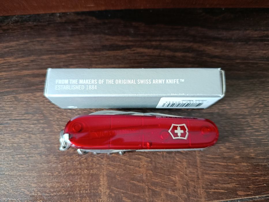średniej wielkości scyzoryk szwajcarski
