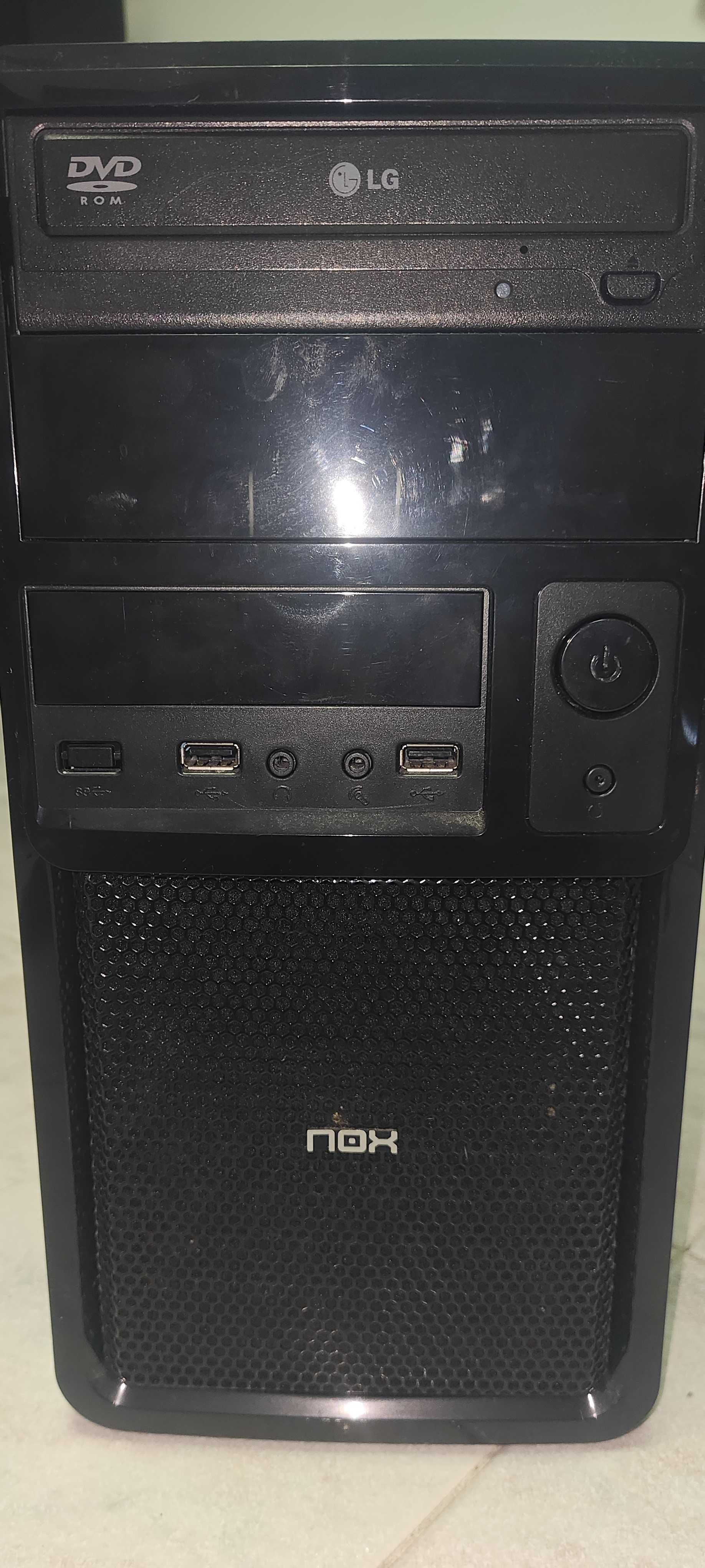 PC antigo sem disco rígido.
