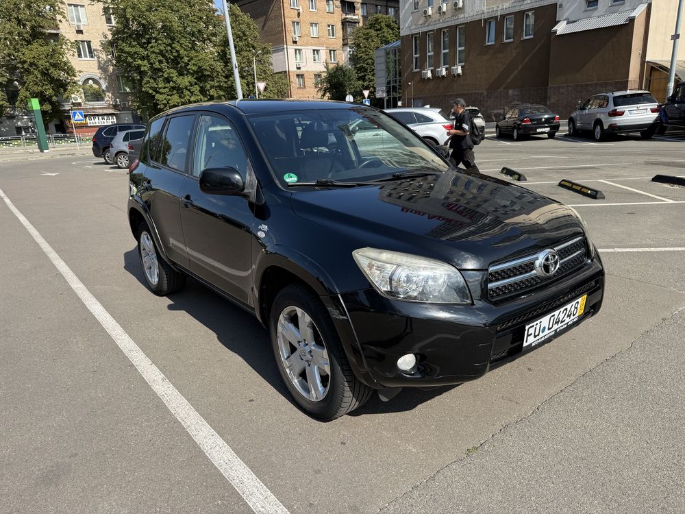 Toyota Rav 4 2.2 дизель на тимчасовій Реєстрації!