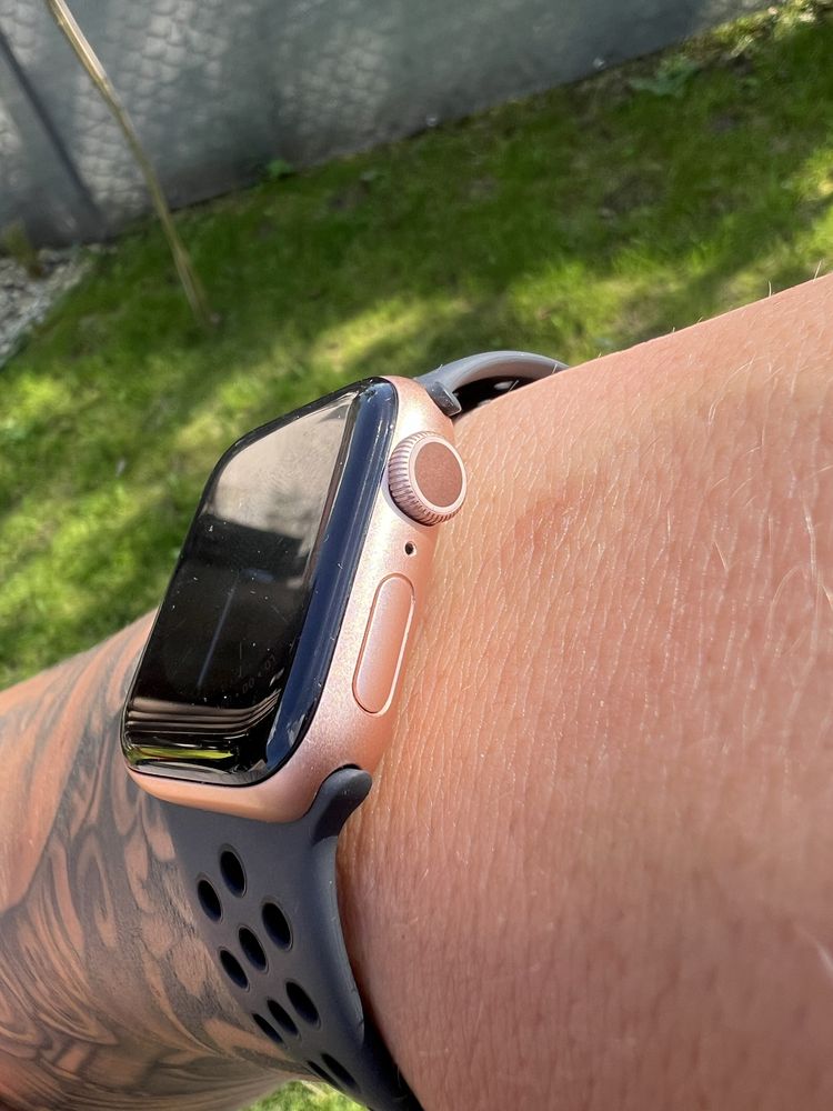 Apple Watch 6 40mm złoty