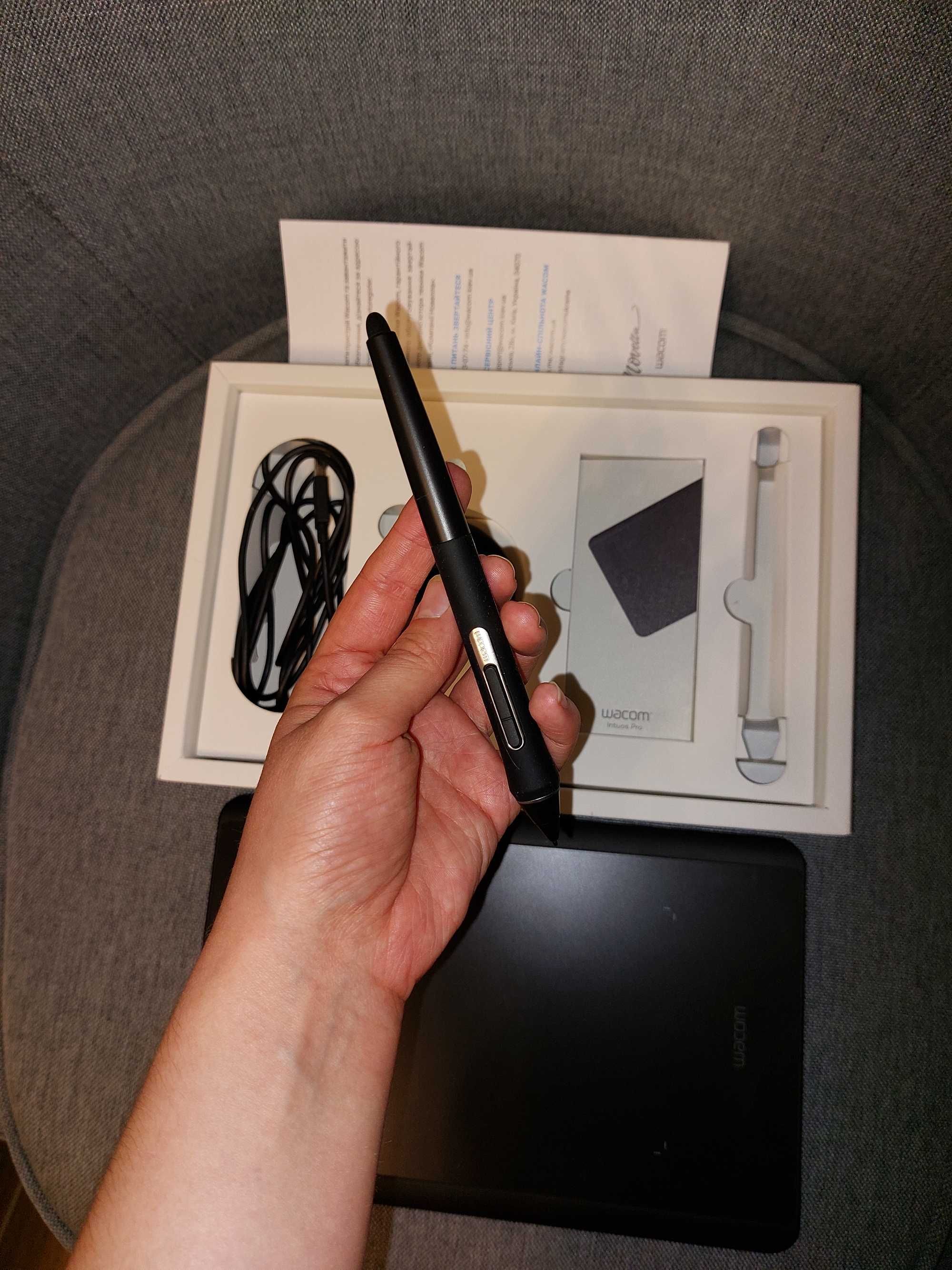 Wacom Intuos Pro розмір S / графічний планшет з пером Pro Pen 2