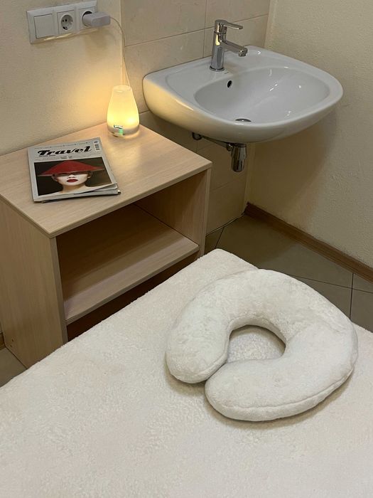 Кабінет з душем у салоні на Набережній Перемоги погодинно/по днях