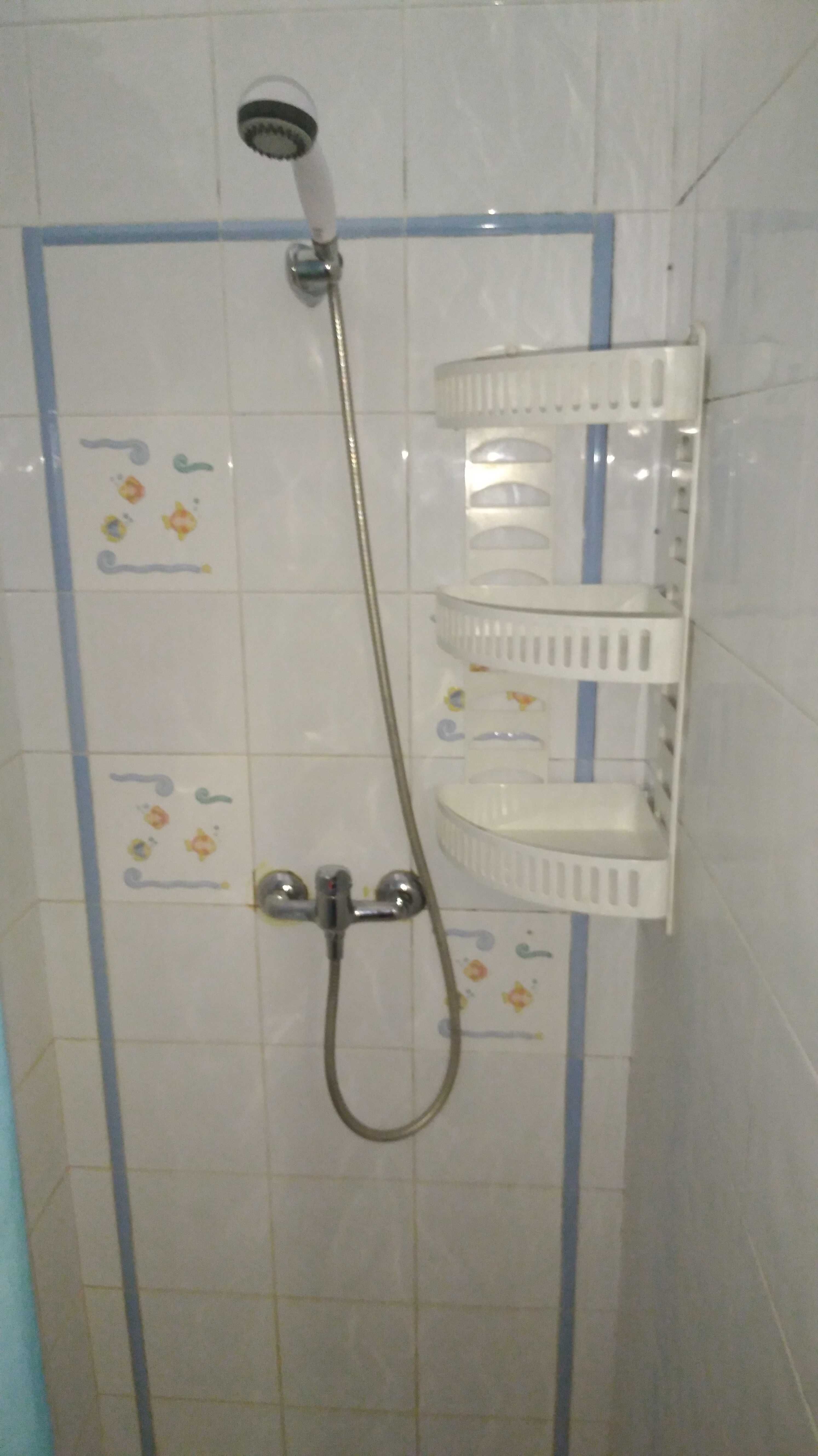 Quarto individual em Gambelas para rapariga estudante