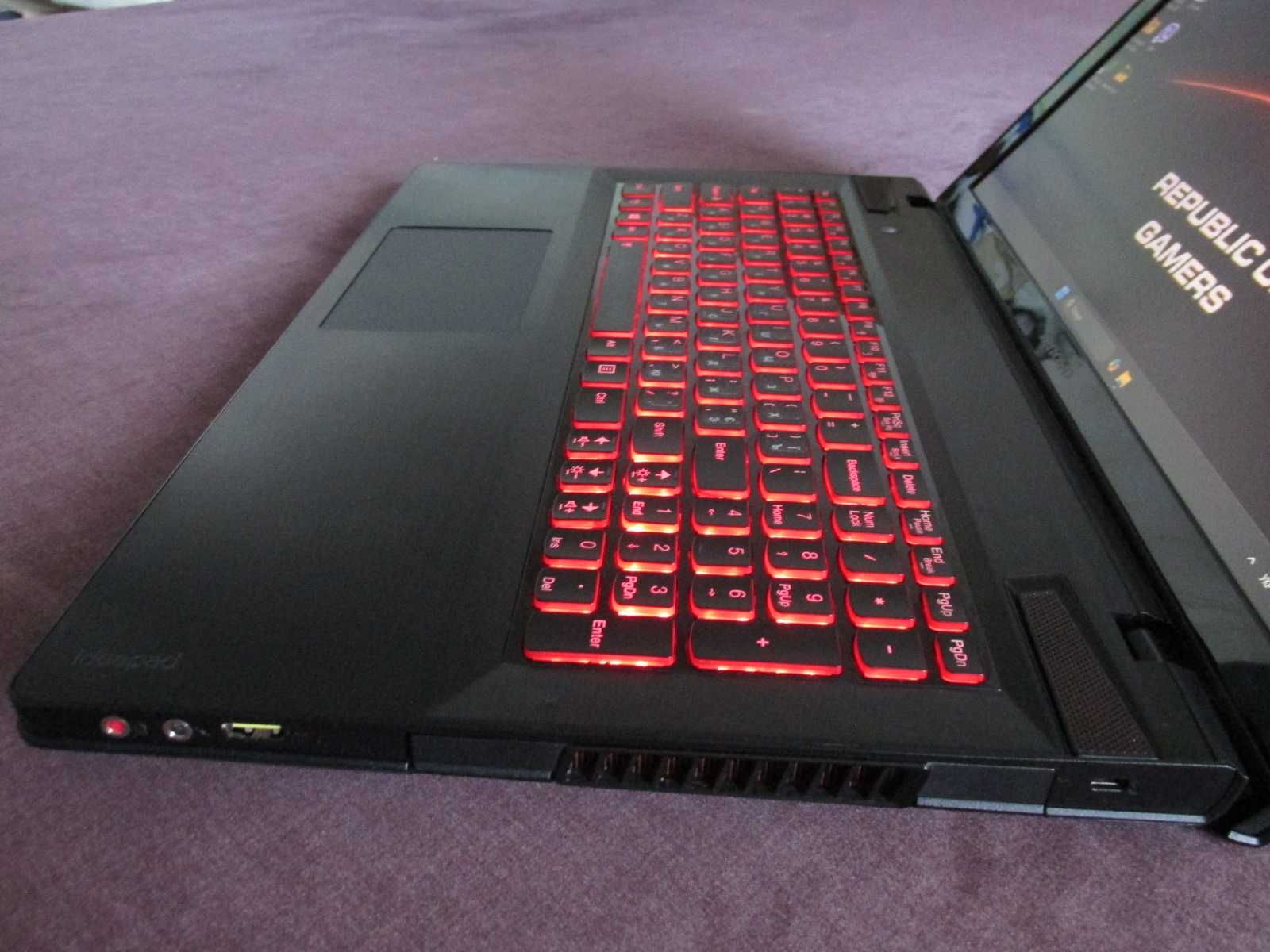 Ігровий Ноутбук ТОП/ i7-8ядр 3.6GHz+Geforce GT!+16Gb+SSD+HDD