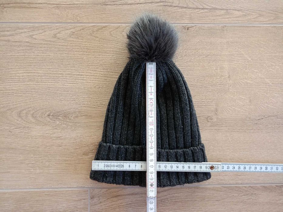 Czapka z pomponem marki H&M