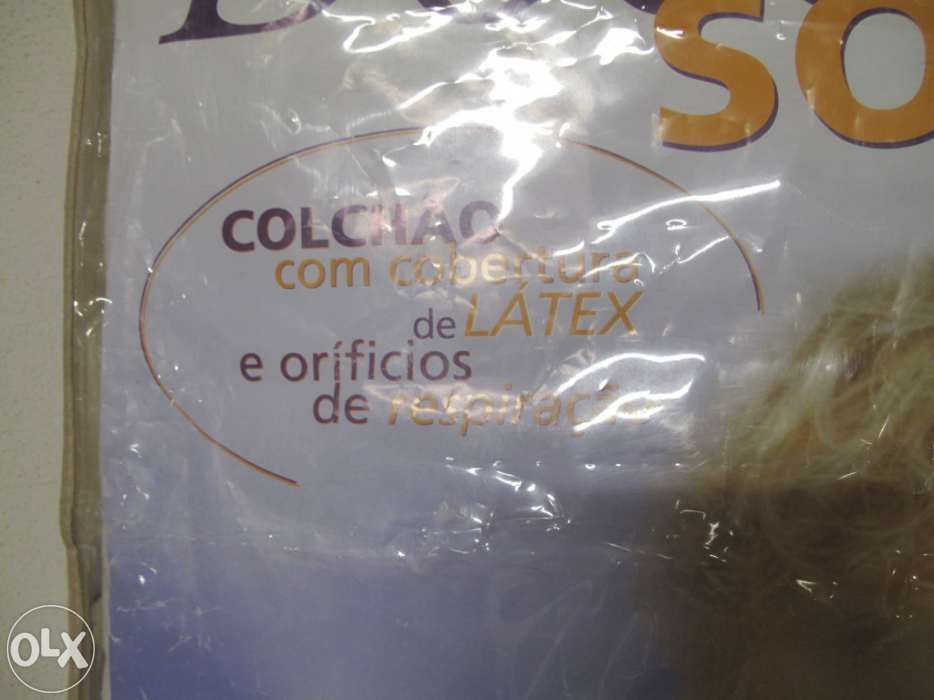 Colchão Latex e Orifícios de Respiração.