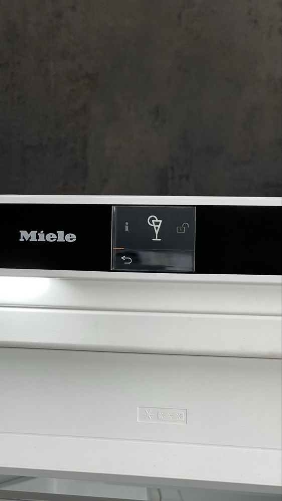 НОВАЯ!!! 2025 Морозильная камера Miele FNS 7770 E NoFrost WiFi