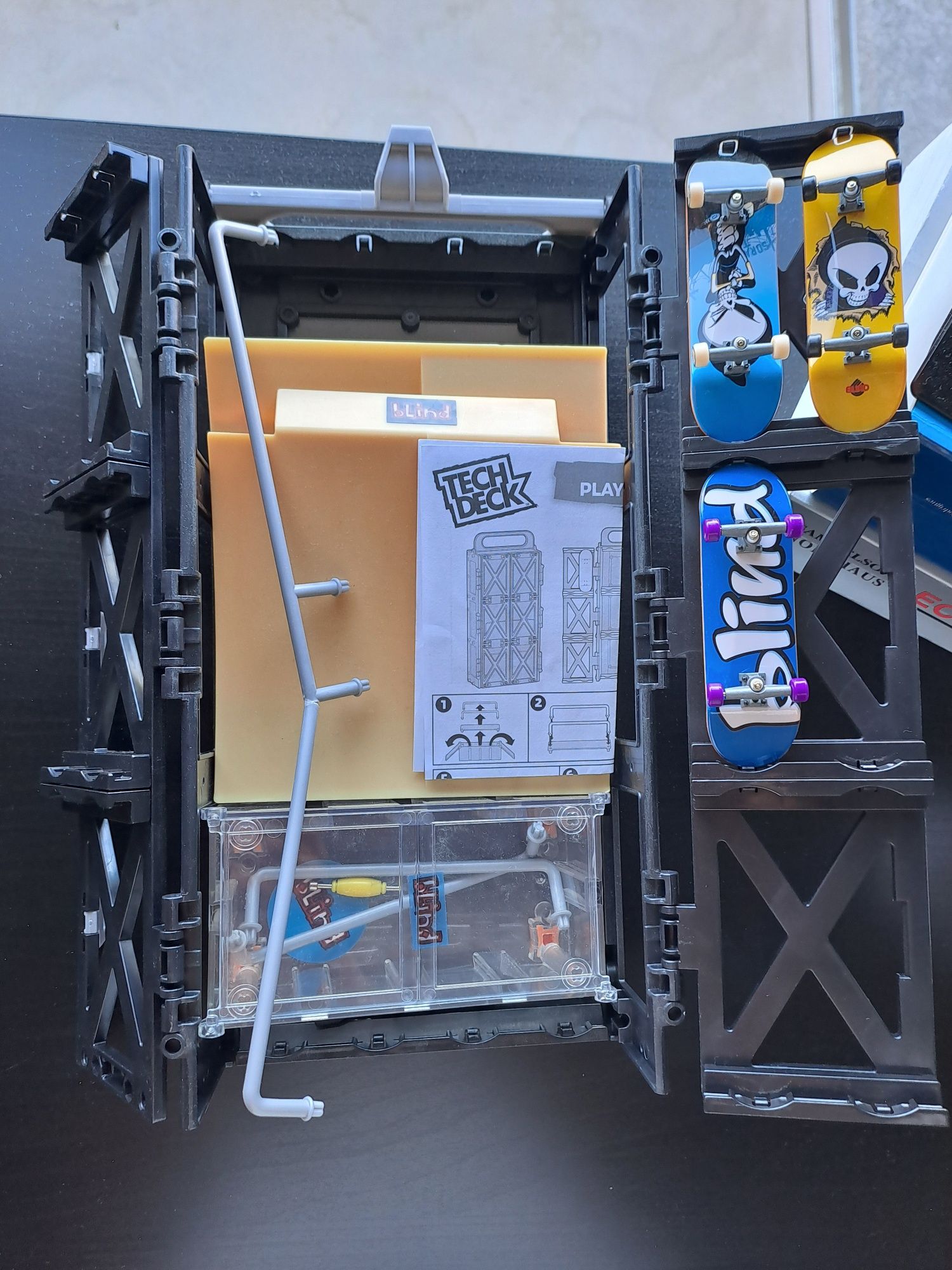 Mini skates Tech Deck Set Play and Display