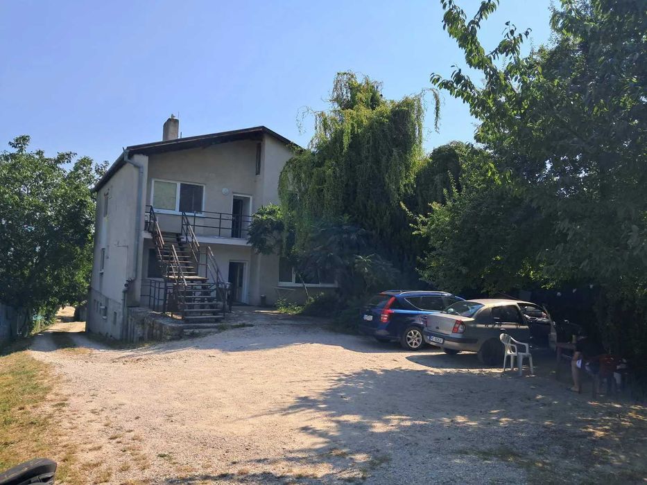 Великий багатокімнаний будинок в Нітрі (Братислави)