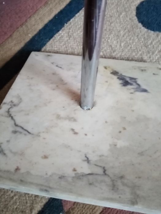 Marmurowa podstawka do kolekcjonerskiej lalki. wys. 48cm.