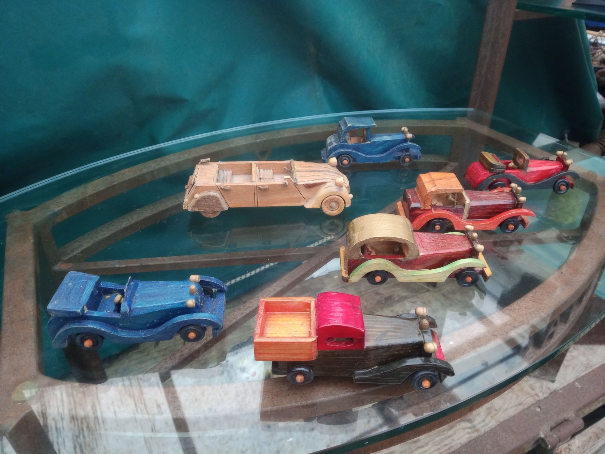 Carrinhos Miniatura em madeira de Fabrico Artesanal