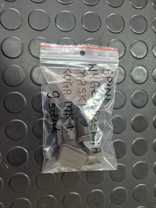 Spinki tapicerki maski i drzwi Ford Kuga Mk1