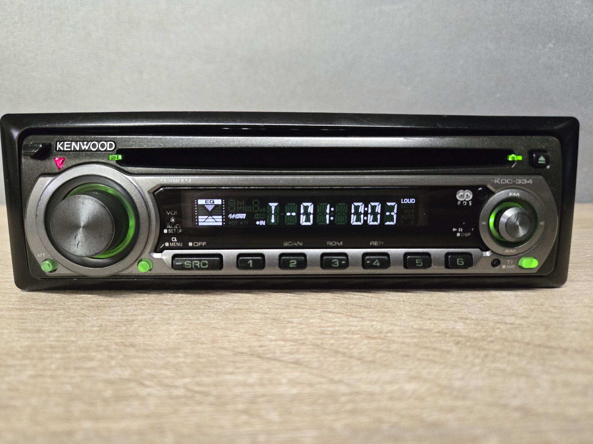 Radio samochodowe CLARION KDC-334 CD / Zadbane Klasyk 4x45W k. Zielony