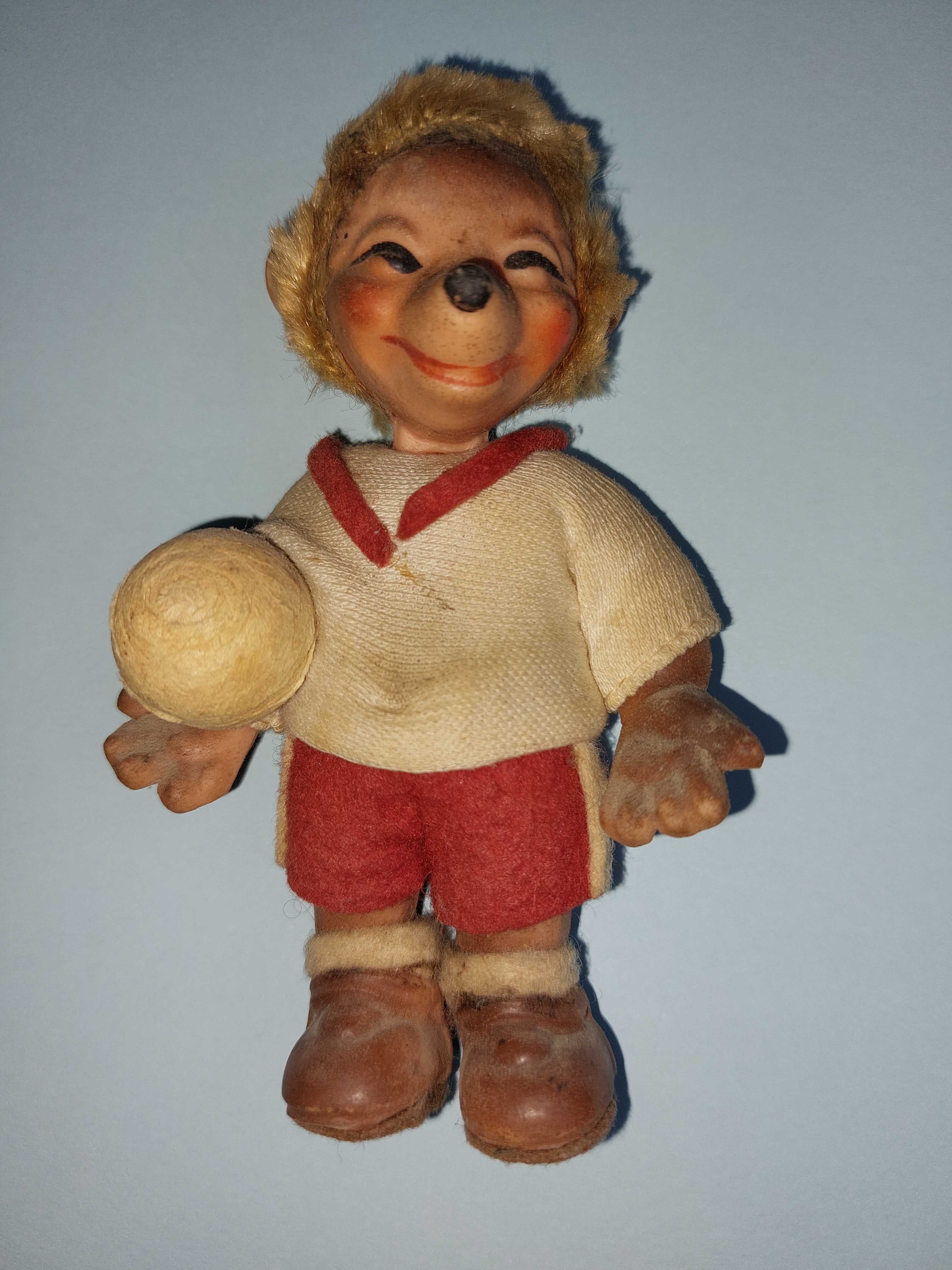 Кукла из ГДР Ежик-футболист.