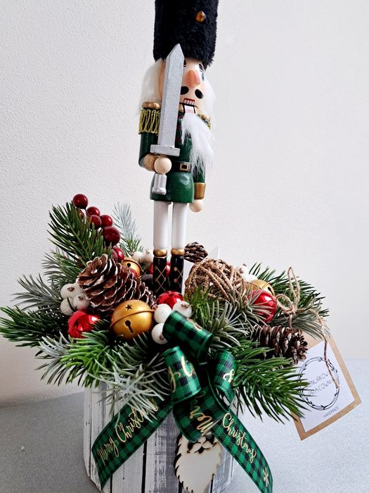 Dekoracja zimowa świąteczna stroik kompozycja z dziadkiem do orzechów