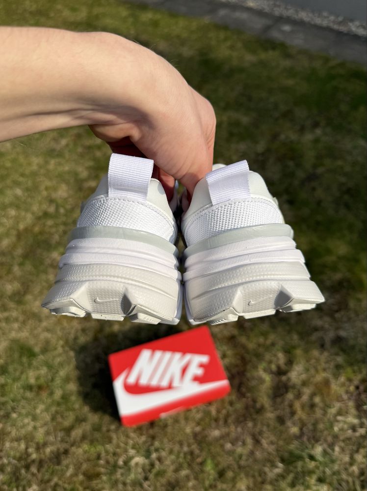 Nike V2K Run damskie sportowe buty sneakersy do biegania biegówki Y2K