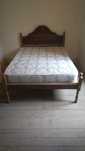 Cama de casal com colcha