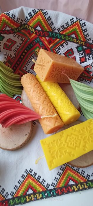 Воскові свічки, різдвяні подарунки