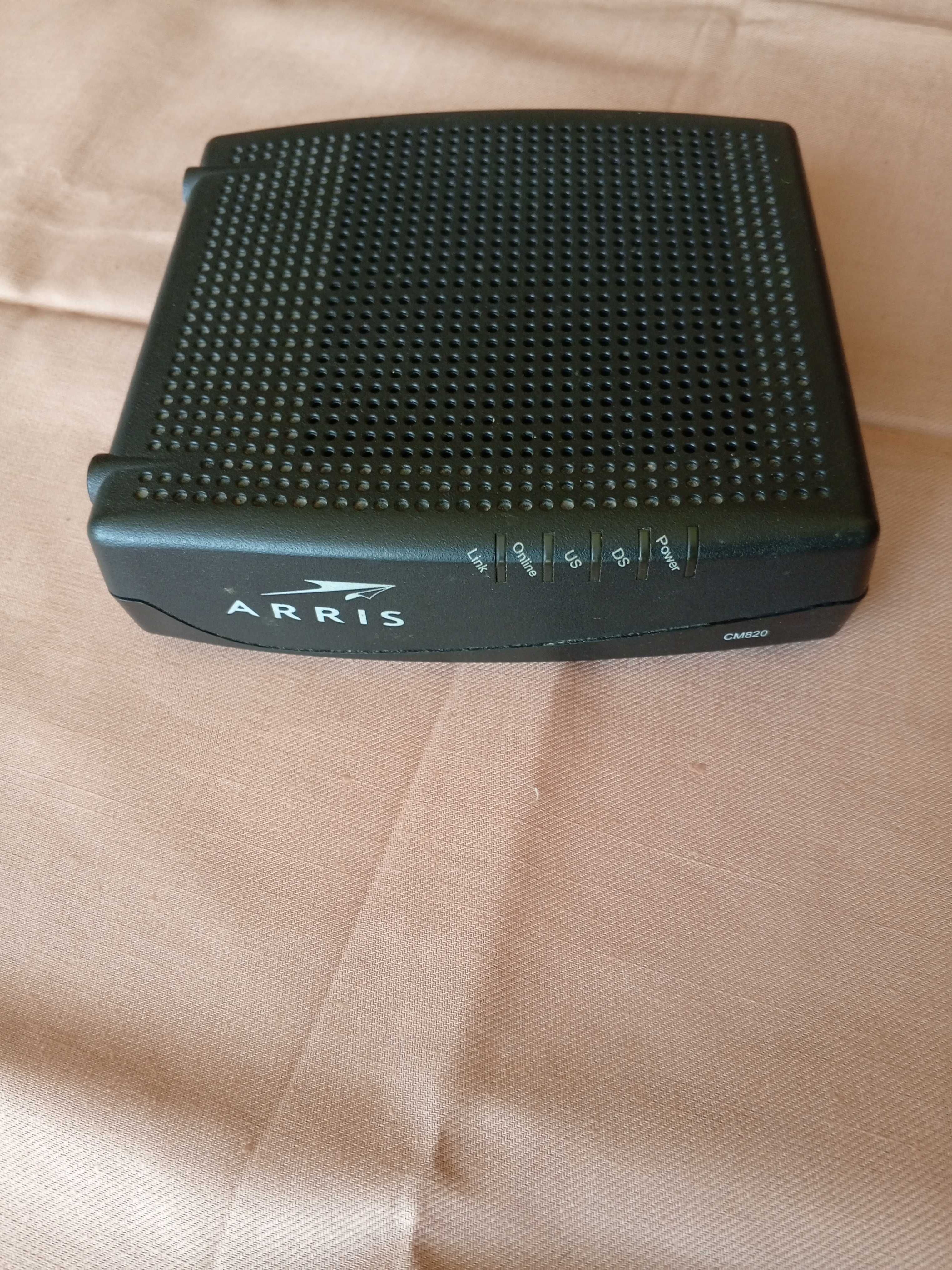 Модем кабельный Arris  CM820В Touchstone.