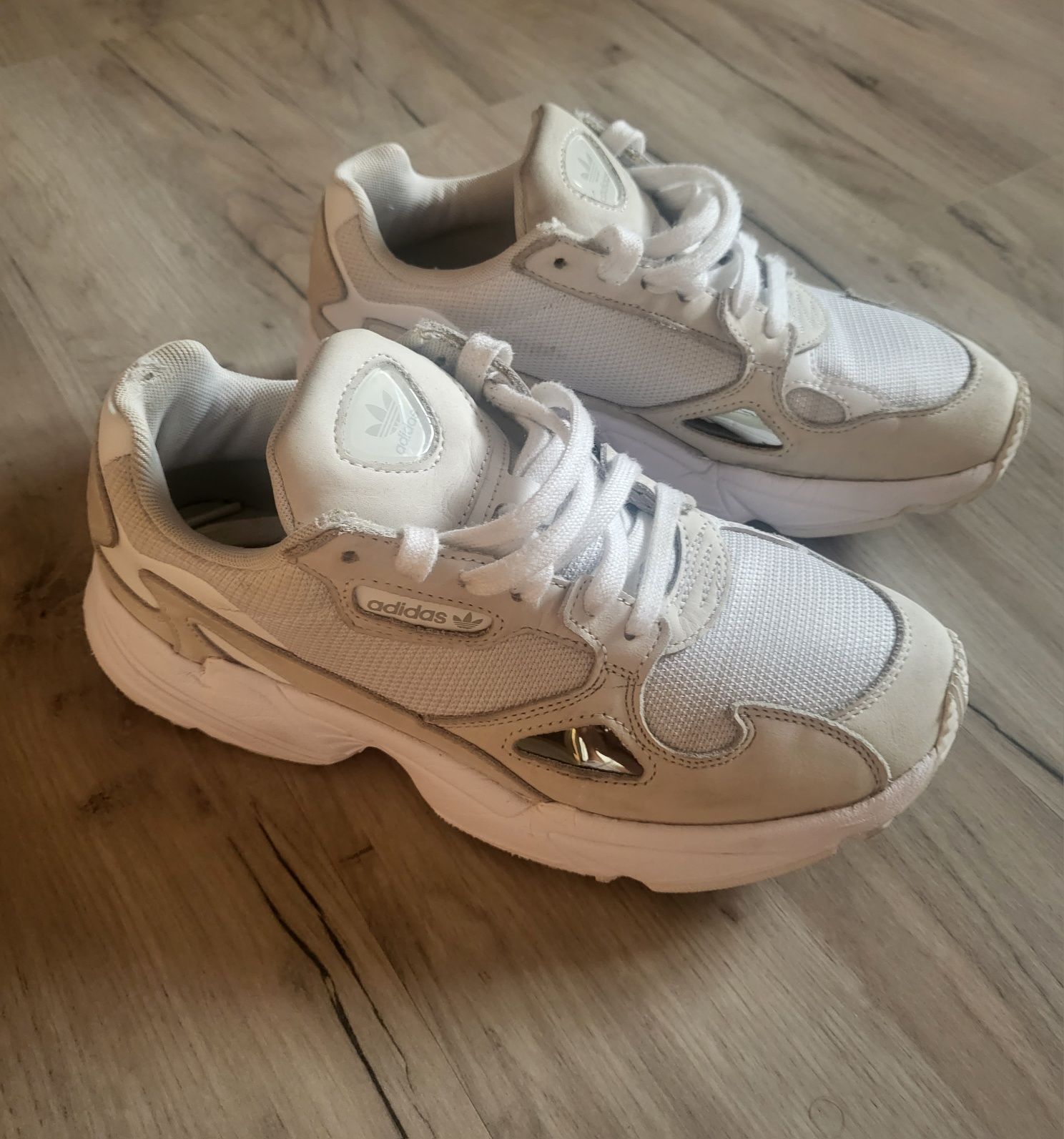 Buty Adidas Falcon r. 40