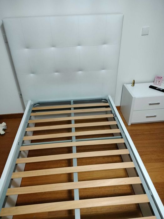 Vendo mobília solteiro branca