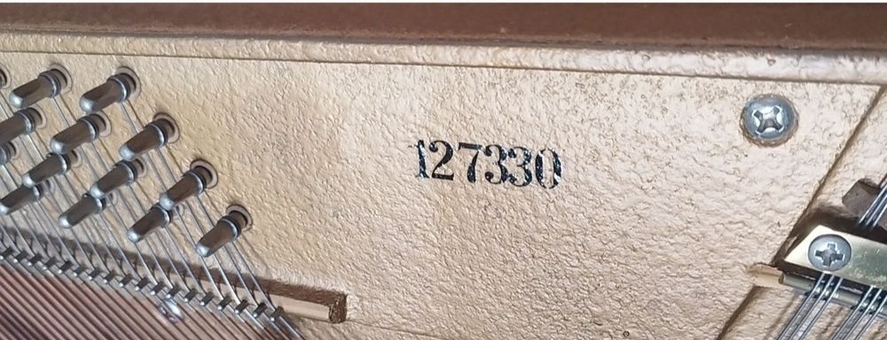 Piano vertical Grotian steinweg