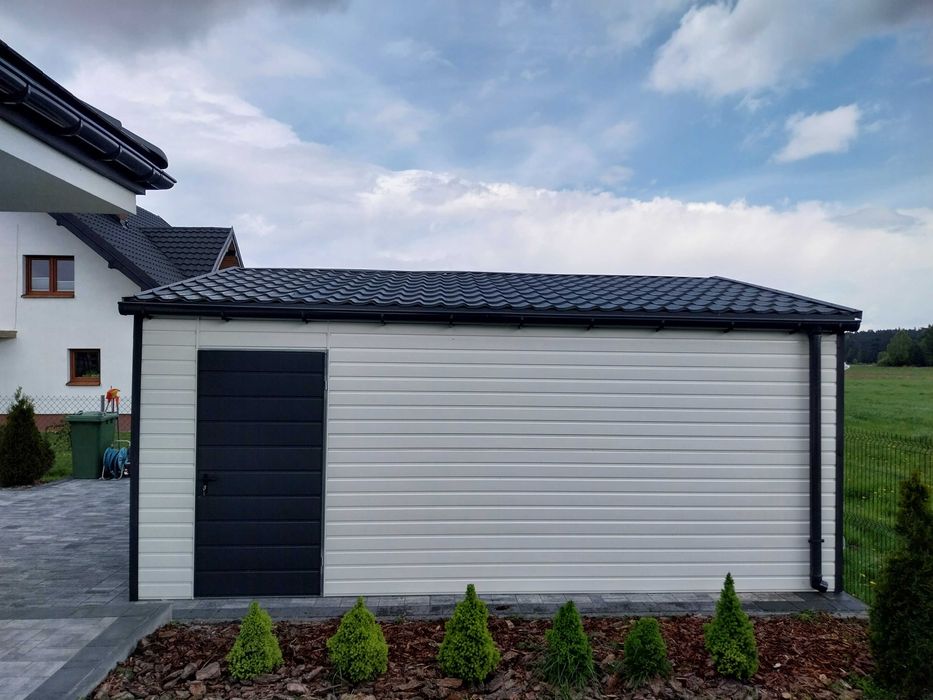 Garaż blaszany biały 6x5,8m nowoczesny brama segmentowa blachodachówka