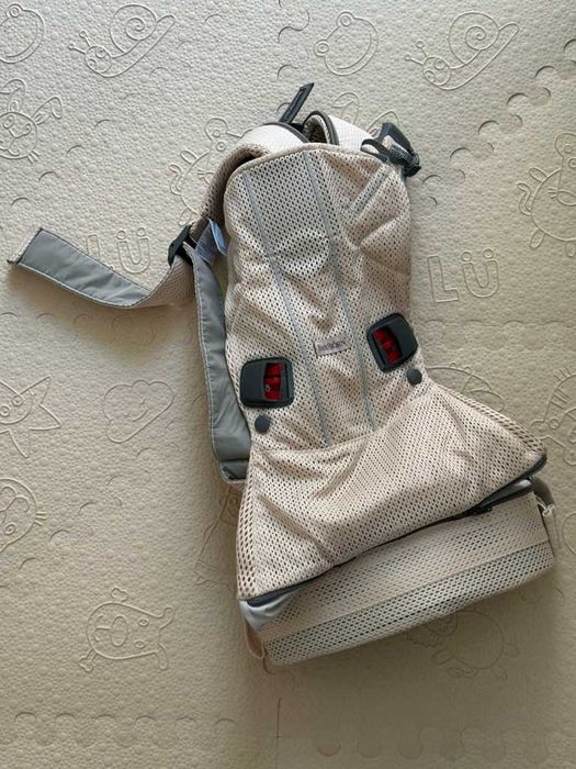 BabyBjörn Porta Bebé One Air