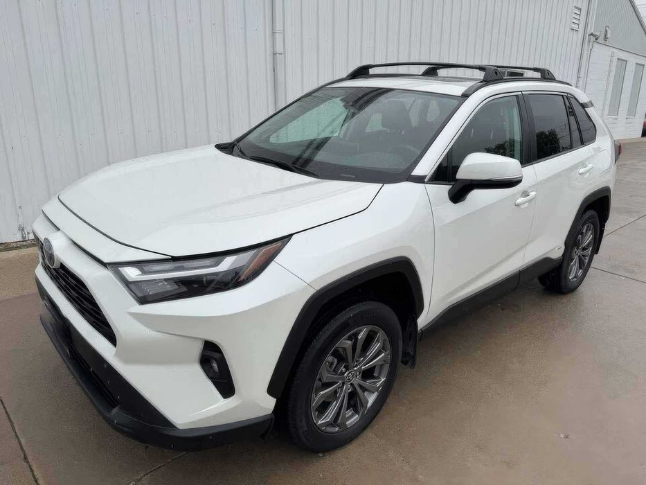 Toyota RAV4 Hybrid XLE Premium      2022