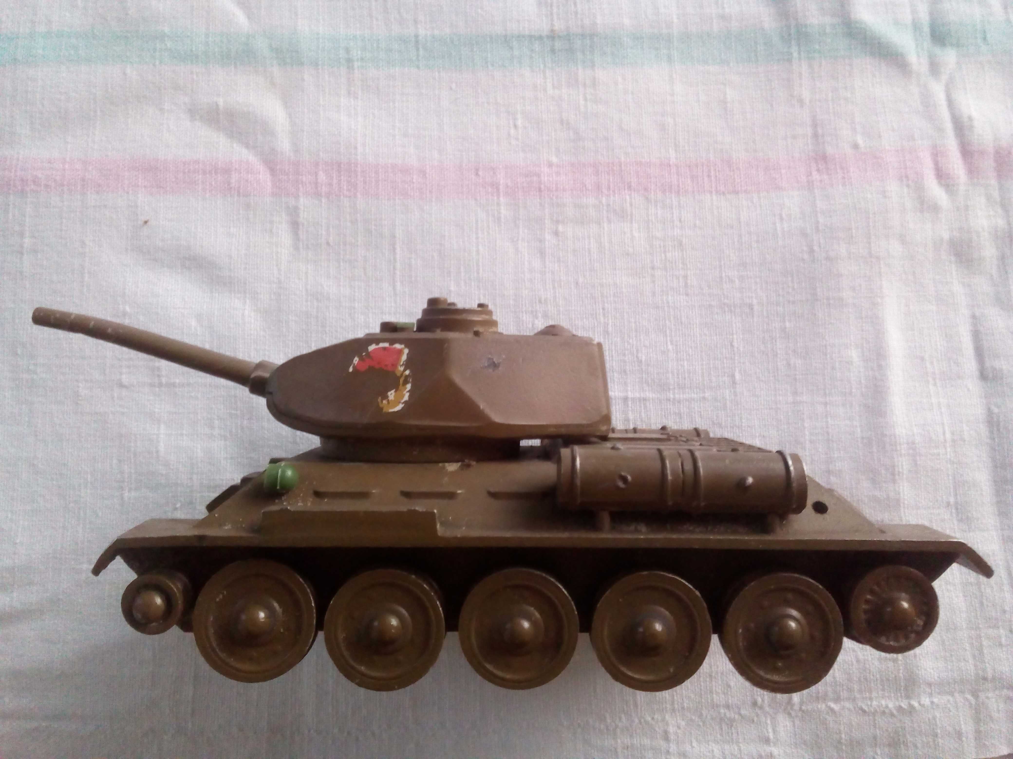 модель танка т34/85 ссср 15х7х7cм