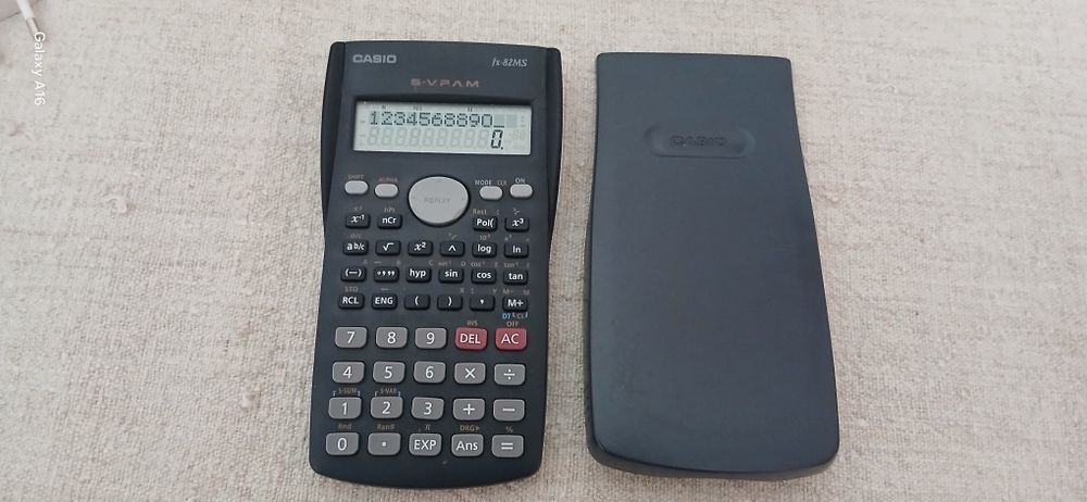 Calculadora Gráfica Casio fx-82MS