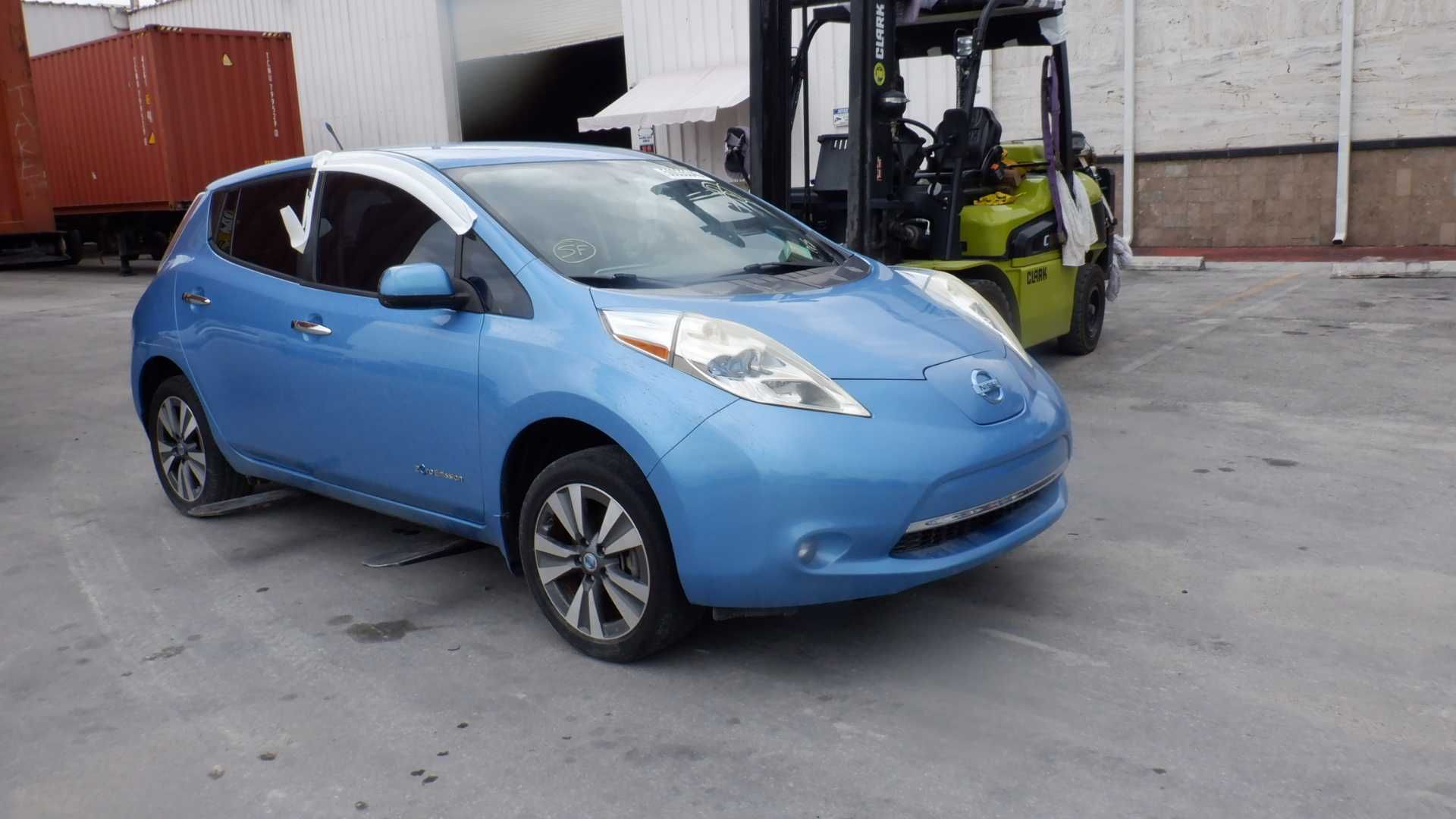 Nissan Leaf Ниссан Лиф 12 13 14 15 16 17 18 бампер с разборки