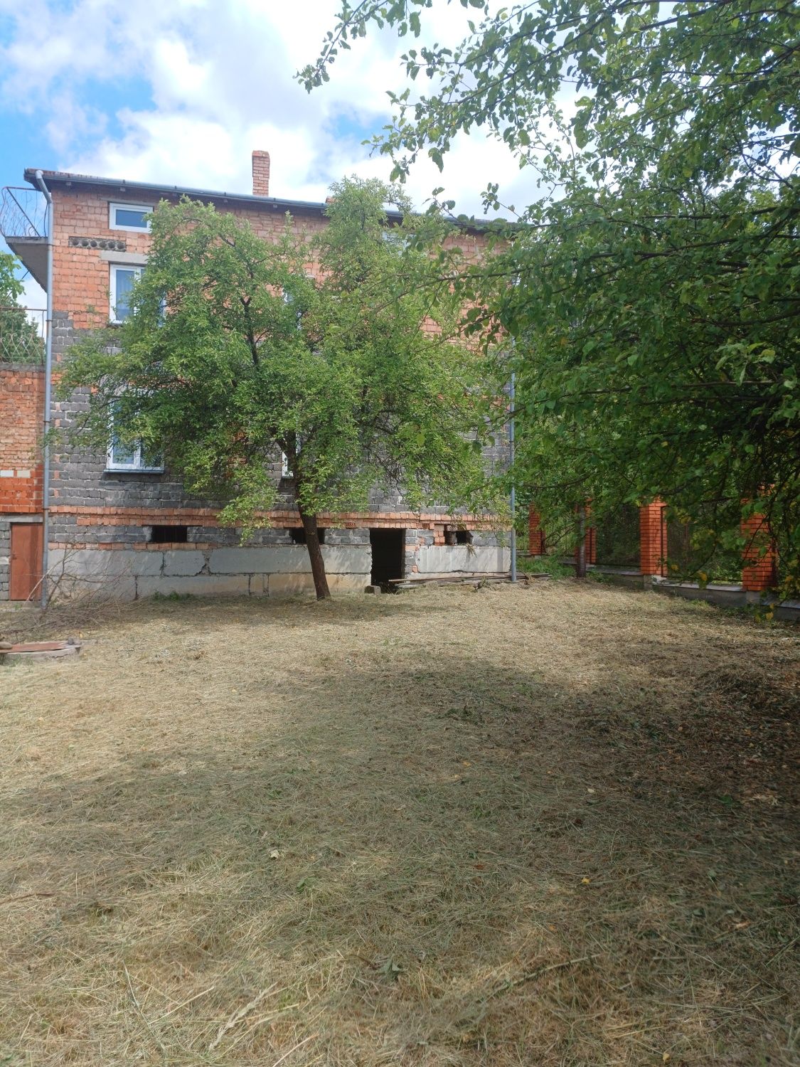 Продам терміново.1/2 частину: