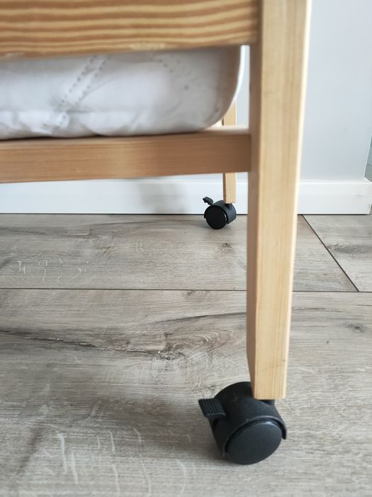 Łóżeczko 90x40 + wyposażenie i mata do zabawy
