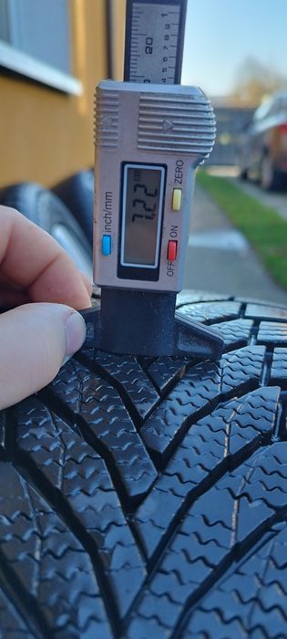 Felgi z oponami zimowymi  225/55R17 101V XL SUV 5x108  ET 70