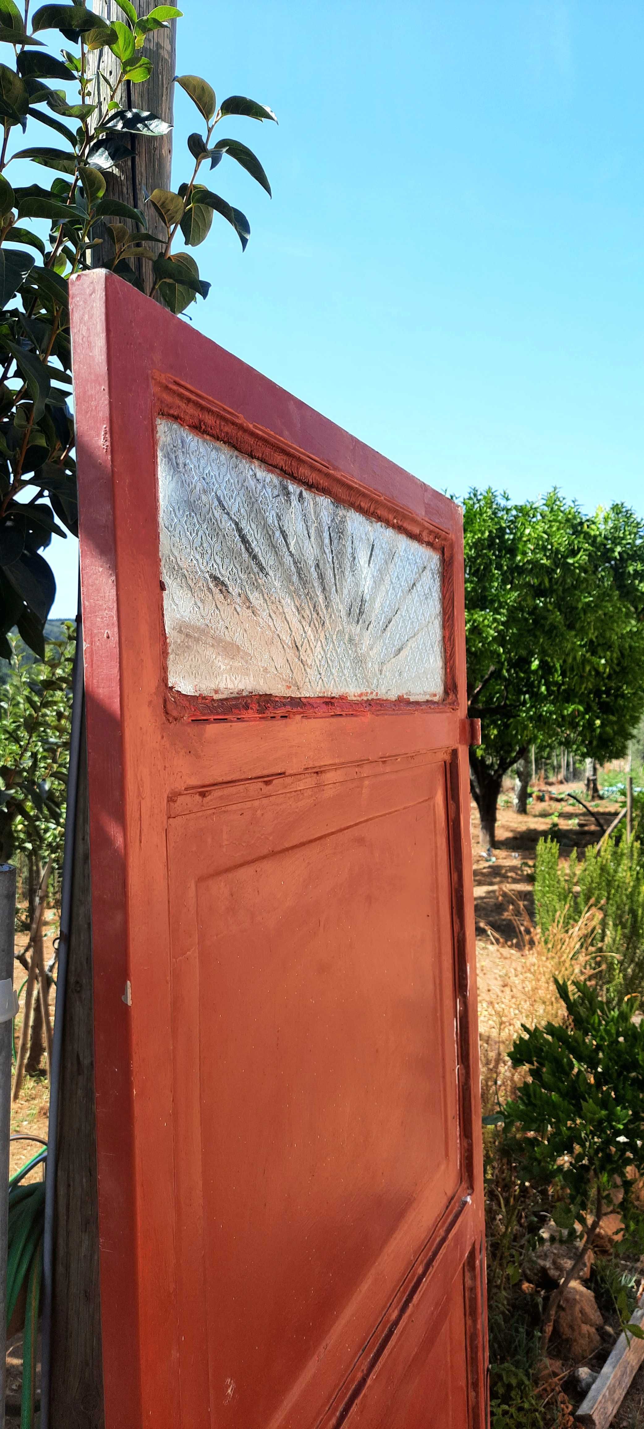 Porta Massiça de Ferro