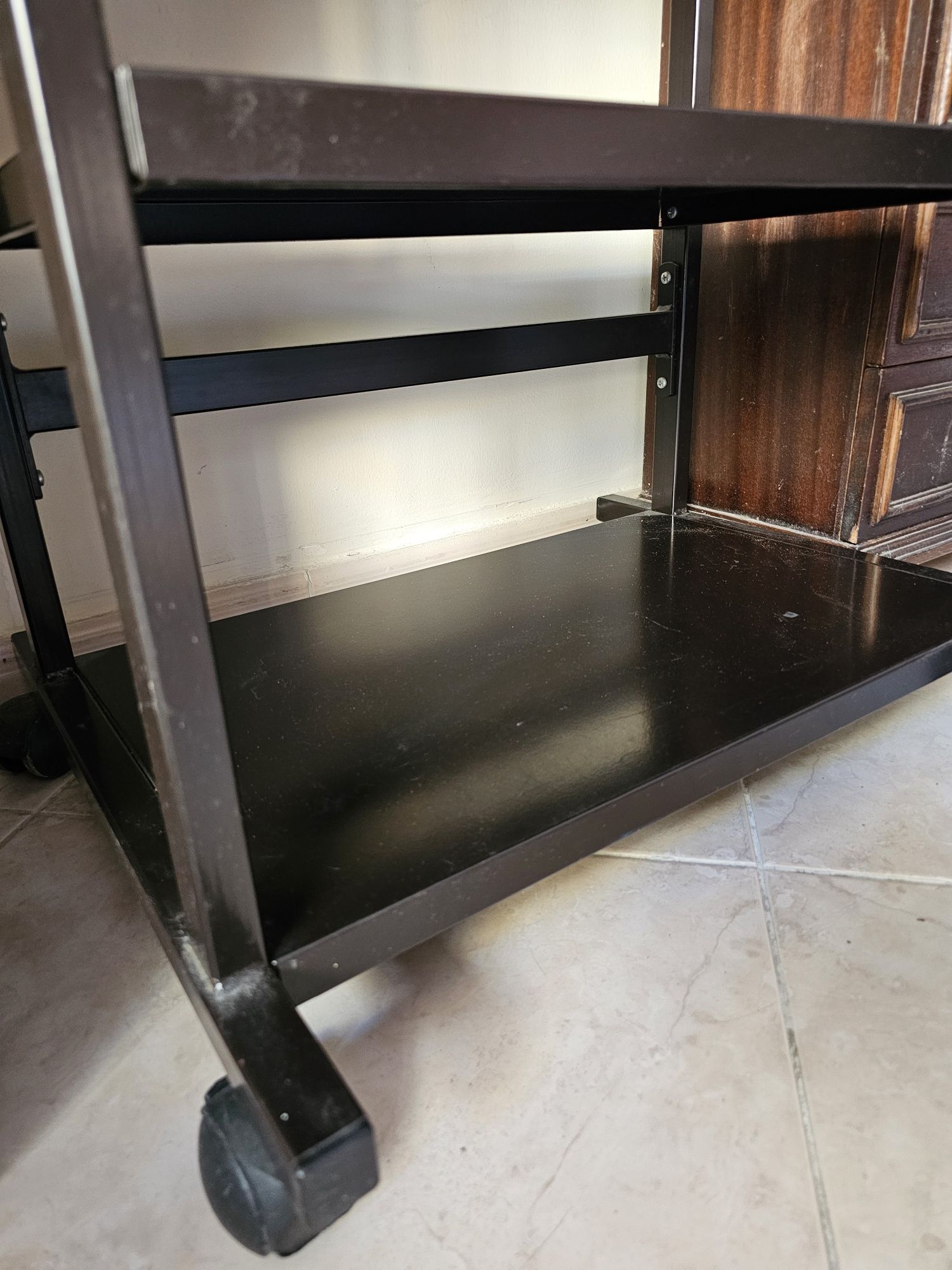 [Reservado] Secretária com rodas